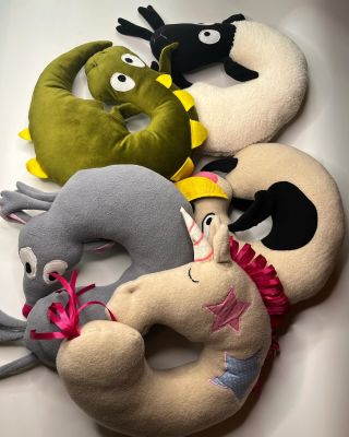 Ušili jsme nové mazlíky za krk😴❤️. Brzy na našem e-shopu.